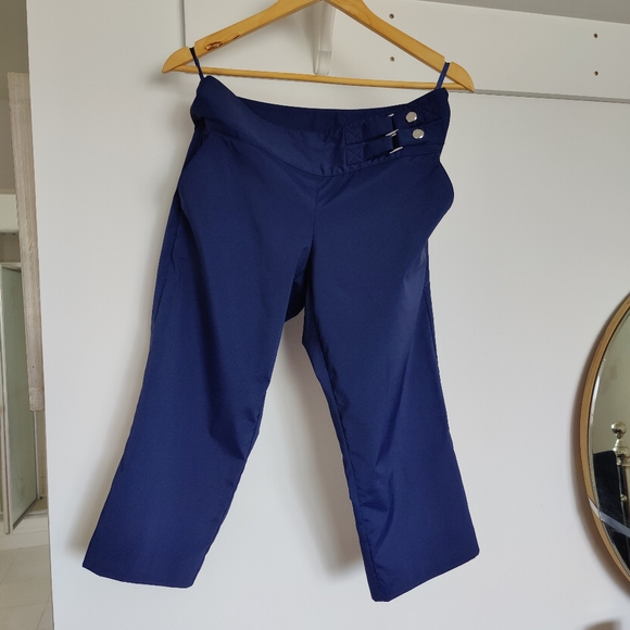 Izod ladies capris | size 2 | dark blue 💙 | weather resistant Golf ⛳ pants - Picture 14 of 14